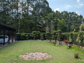 D’Garden Cottage with big field
